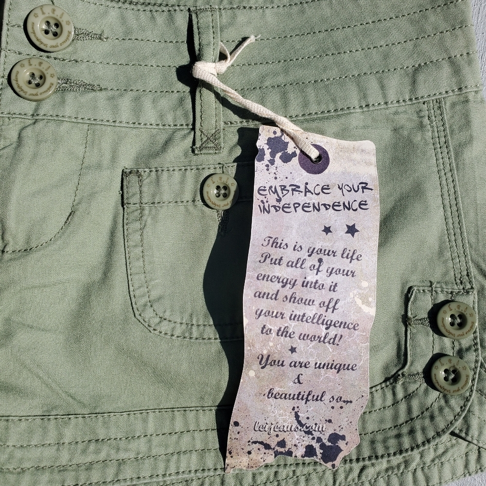 NWT LEI Trouble Short Shorts 7